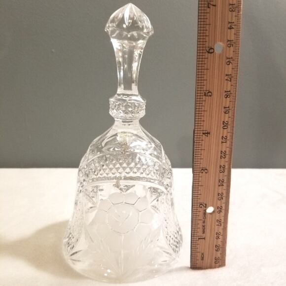 Vintage Etched Flower Crystal Cut Glass Bell Daisy Flower Pattern Collectible - Picture 7 of 7
